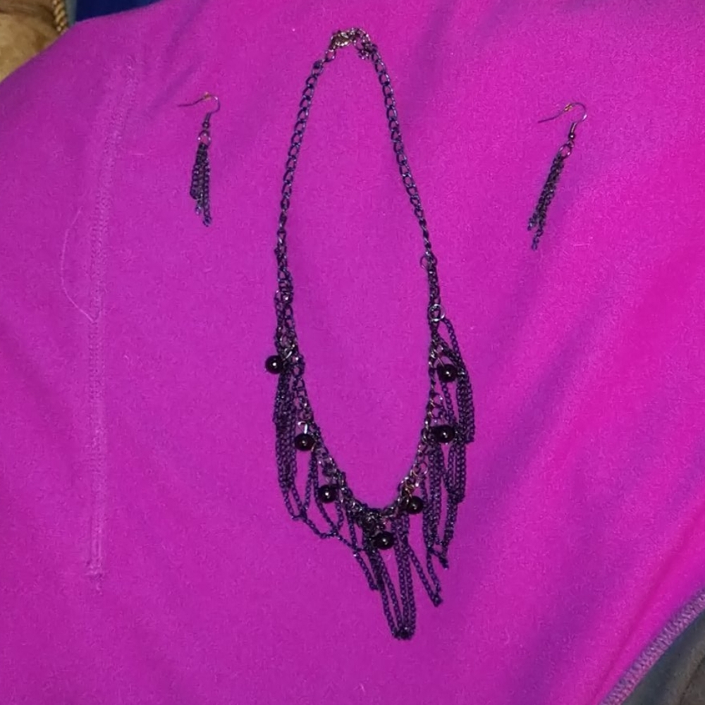 Necklace and earring set